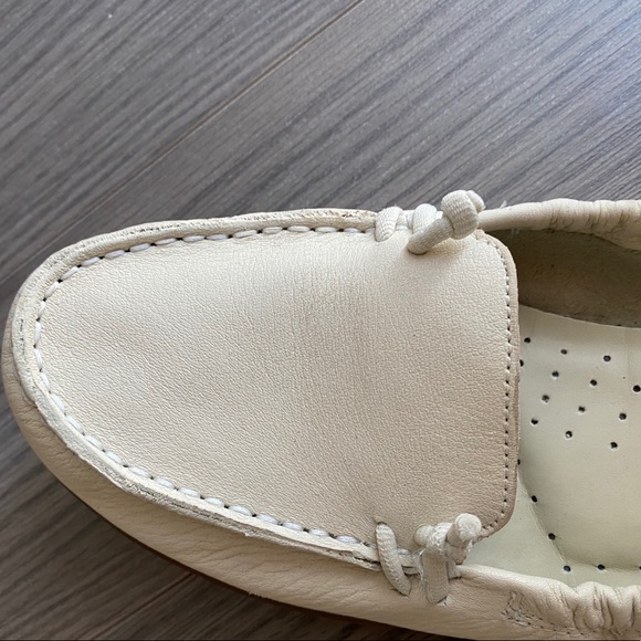 Hush Puppies Cream Leather Slip-on Loafers Size 10 - Picture 5 of 7